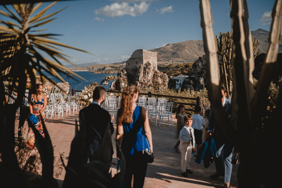 Foto di backstage del luogo della cerimonia di Matrimonio alla Torre di Scopello