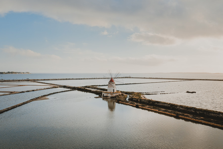 Mulino a Vento alle Saline di Marsala Fotografato col Drone