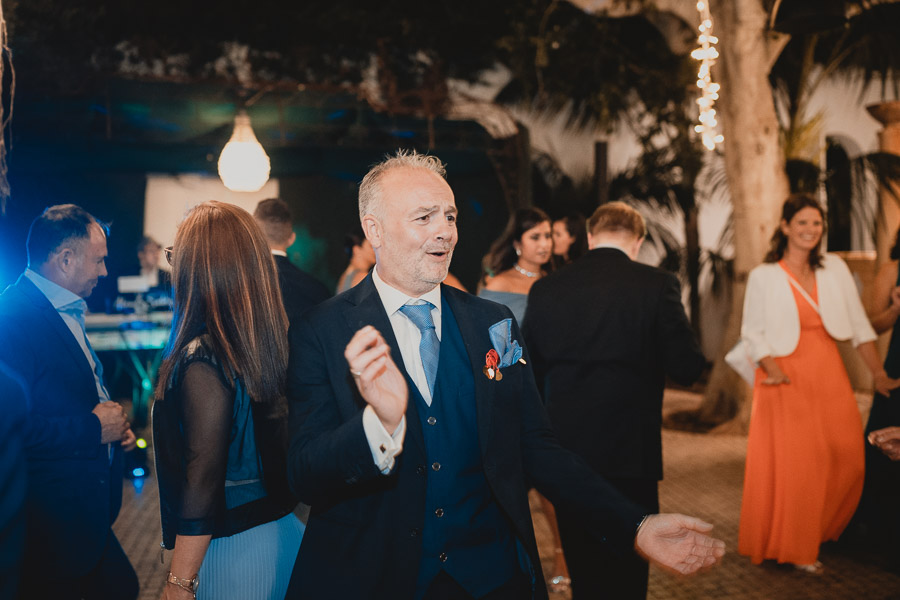Papà dello Sposo che Balla e si diverte alla Festa di Matrimonio alla Villa Favorita di Marsala 